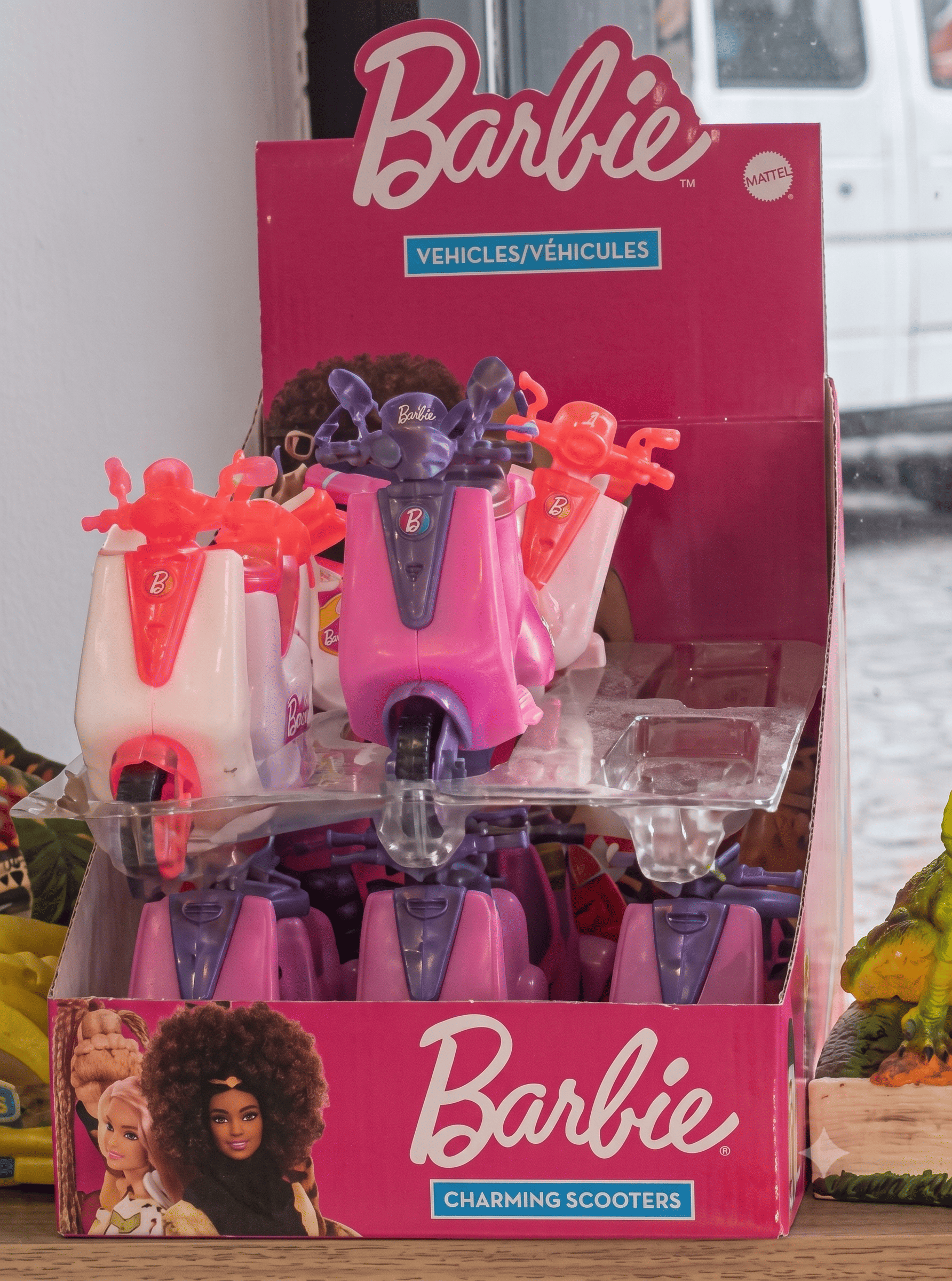 BARBIE: SCOOTER WITH CANDY (OYUNCAK SCOOTER VE ŞEKER)